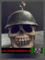 Totenschdel mit Stahlhelm - Schlsselanhnger